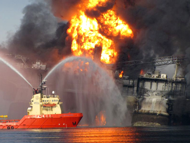 Deepwater Horizon and Support Vessel on April 22