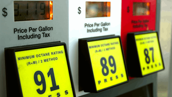 Report: Pricier Fuel Doesn't Drive Car-Buyers to Smaller Vehicles