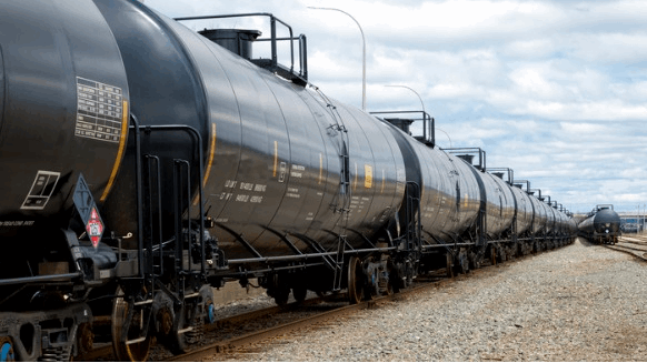 Canada's Oil Patch Divided on Nixing Crude-by-rail Plan