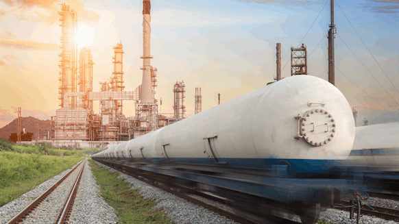 Oil Shippers Turn to Rail Amid Keystone Pipeline Shutdown 