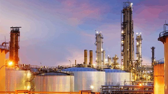 Cheap Gasoline Forcing US Refiners to Throttle Back