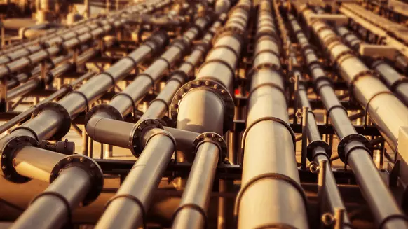 Oil Storage So Full That Traders May Stow It on Pipe Networks