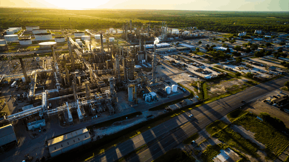 Weeks to Restart Damaged Texas Refineries