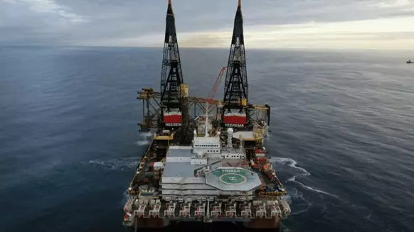 Heerema's Thialf Vessel Removes Goldeneye Topside And Jacket - Vimarsana News