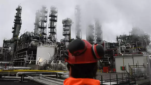 Oil Refiners Under Threat From Natural Gas Crisis