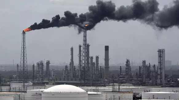 Pemex Gets $500M Loan For Shell Refinery Takeover