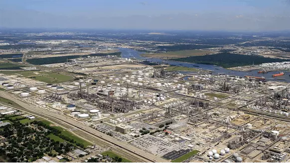 Shell Completes Deer Park Refinery Stake Sale To Pemex