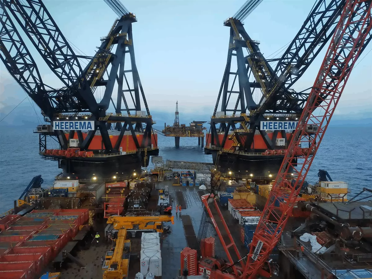 Sleipnir's crane hooks are - Heerema Marine Contractors