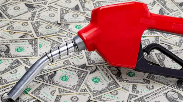 Goldman Sees USA Gasoline Prices Climbing Back to $5