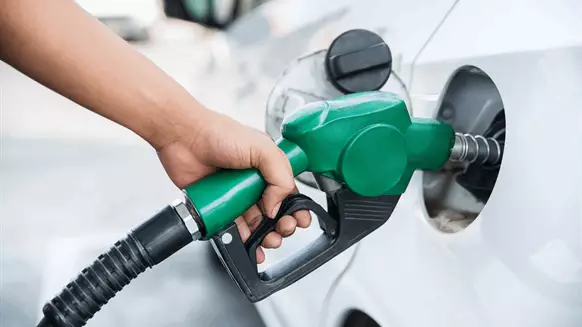 USA Gasoline Price Drops to Under $4