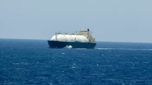 Natural Gas Buyers Hoarding Fuel at Sea - Vimarsana News